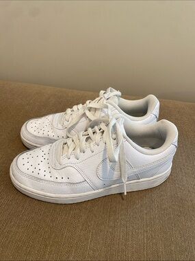 Nike White Women's Low-Top Lace-Up Sneakers